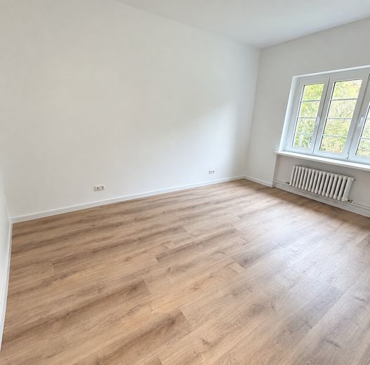 Prima occupazione dopo la ristrutturazione, appartamento di 2,5 locali, senza commissioni dall’proprietario – Schlafzimmer