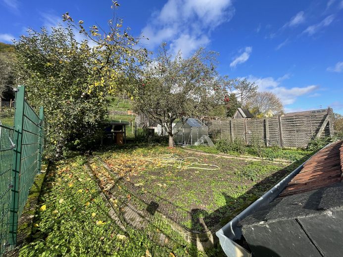 Gartenland hinter Scheune