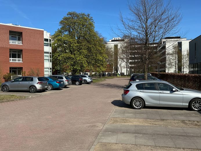 Flexibel indeelbare praktijk- en kliniekruimtes in de directe nabijheid van de Asklepios Klinik Barmbek – Außenstellplätze