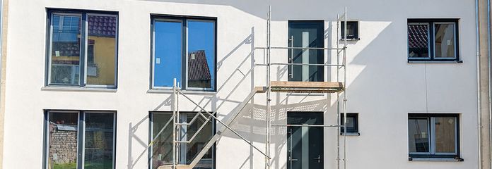 KfW-40 Zweifamilienhaus im Zentrum | Selbst wohnen & vermieten | Erstbezug – Hausfront