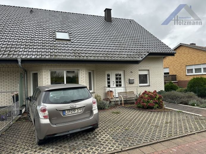 Geräumige, unterkellerte Doppelhaushälfte in Vlotho - Holzmann Immobilien – Foto 1