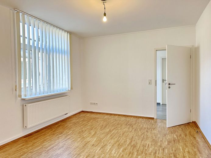 Modernes Wohnhaus mit separater Gewerbeeinheit in ruhiger Citylage – Gästezimmer