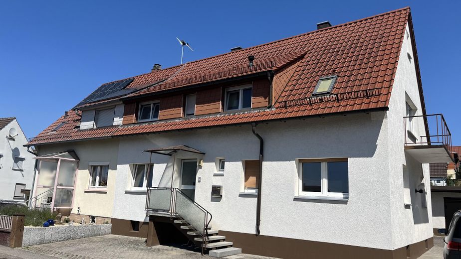 Großzügige 5-Zimmer-Wohnung mit Garten, Terrasse und Garage – Foto 1