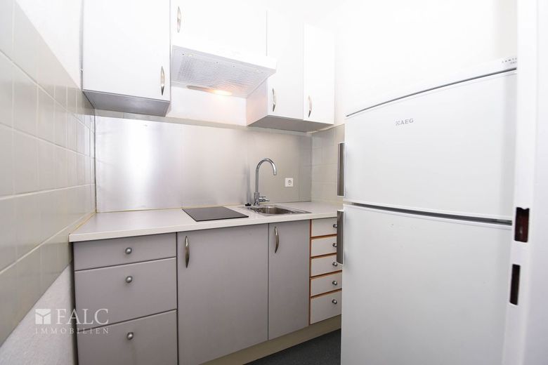 Moderne Single-Wohnung mit Balkon-Blick über Kriftel – Küche