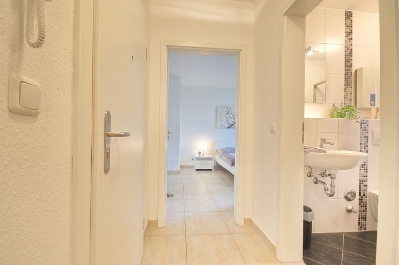 Attractive city apartment in Essen’s Rüttenscheid district: tastefully furnished, 1000 Mbit high speed internet access possible, side street in extremely popular residential area – 6d0a6d958ea5755199d4a2f199dd24a5aa565742.jpg