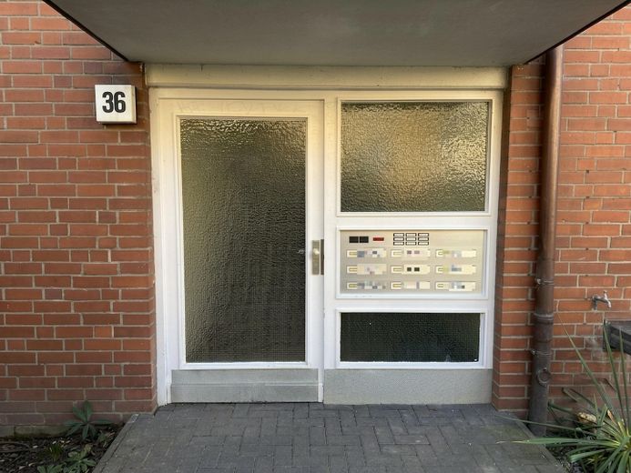 Grünes Bahrenfeld: appartamento libero di 3 locali con terrazza, aiuola e garage sotterraneo – Eingang