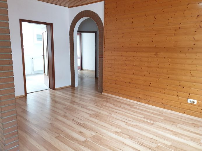 Zentrale 4 Zi Wohlfühlwohnung in Hohenlockstedt – Stilvolles Wohnzimmer....