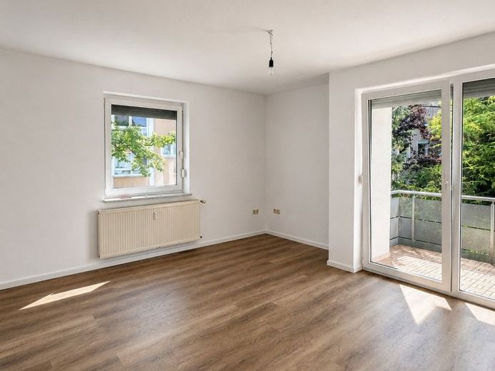 Przytulne mieszkanie 3-pokojowe z kuchnią i łazienką, z jasną atmosferą i idealnym układem pomieszczeń. Prosimy o kontakt przez e-mail! – Photo 1