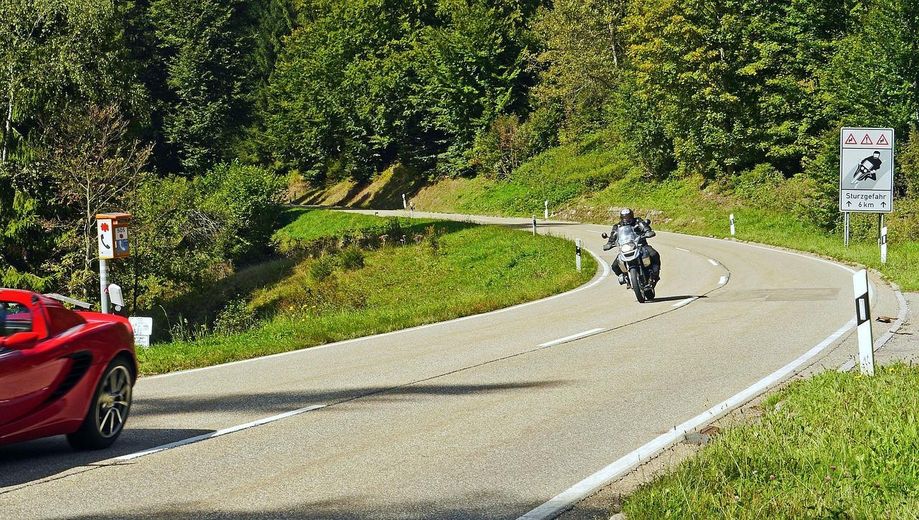 "Junge Paare aufgepasst - Vier Wände. Viel Potenzial. Euer gemeinsames Projekt.“ – Cruisen um Schwarzwald
