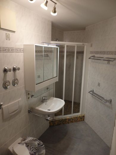 Familienfreundliche 4 Zimmer Wohnung in München Trudering – Familienbad 