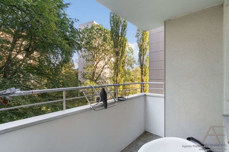 Investimento immobiliare nella Parkstadt Bogenhausen - moderno appartamento di 3 locali ristrutturato con contratto di locazione in essere – 240427022_Balkon_1_WEB
