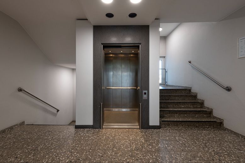 Büroetage im 1.OG in Neuss – Aufzug