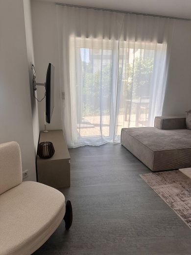 Moderne Neubau-Wohnung mit Einbauküche, Loggia + Terrasse! – Foto 10