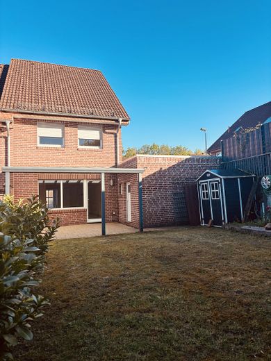 Stilvolles Reiheneckhaus mit Garage Stellplatz und ausgebautem Dachbereich mit Badezimmer – Foto 2