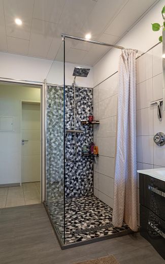 Einziehen und wohlfühlen: komplett sanierte 3-Zimmer-Wohnung mit Balkon und Garage – Foto 15