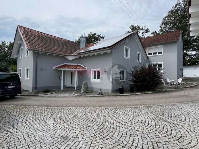 Idyllisches Anwesen: Großes Grundstück mit Zwei Häusern und weitläufigen Gärten in Ruhiger Lage. – Foto 1