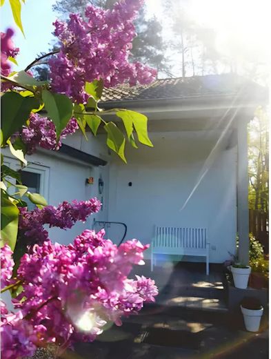 Sofort bezugsfertiger Bungalow 90 qm in 21244 Holm-Seppensen – Blick auf den Freisitz