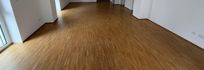 Helle, großzügige 3,5 Zimmer Wohnung mit gehobener Ausstattung in Bad Mergentheim – Wohnraum