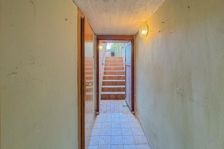 REIHENHAUS – DOPPELGARAGE – TERRASSE – GARTEN – RENOVIERUNGSBEDÜRFTIG – Keller - KG Aufgang Garten