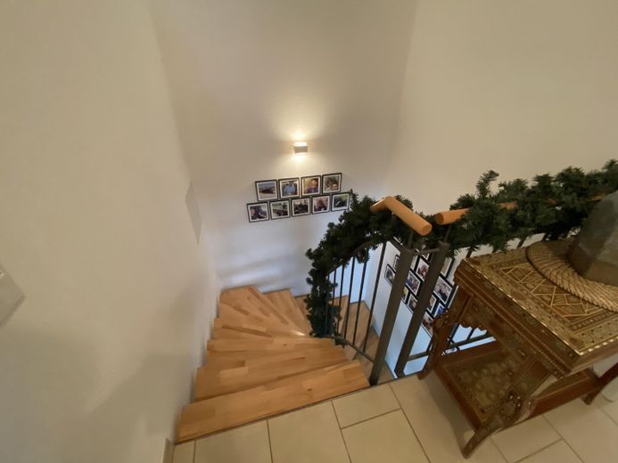 Maisonettenwohnung Limburgerhof mit Garage und unverbaubarem Ausblick – Treppe Innenbereich