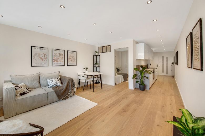 Erstbezug nach Kernsanierung: Exklusive Designerwohnung mit EBK, Balkon & TG-Stellplatz – Wohnzimmer/Esszimmer