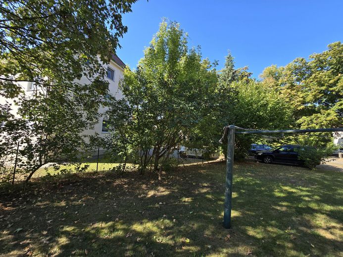 Edificio plurifamiliare con 10 unità abitative nel quartiere delle ville di Stendal – Garten, Freifläche - Nachbar  