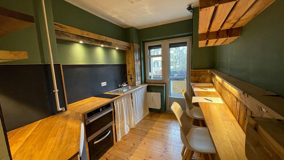 Mieszkanie 2-pokojowe z ogrodem i balkonem, wolne do zamieszkania i bez prowizji – Küche mit Balkon