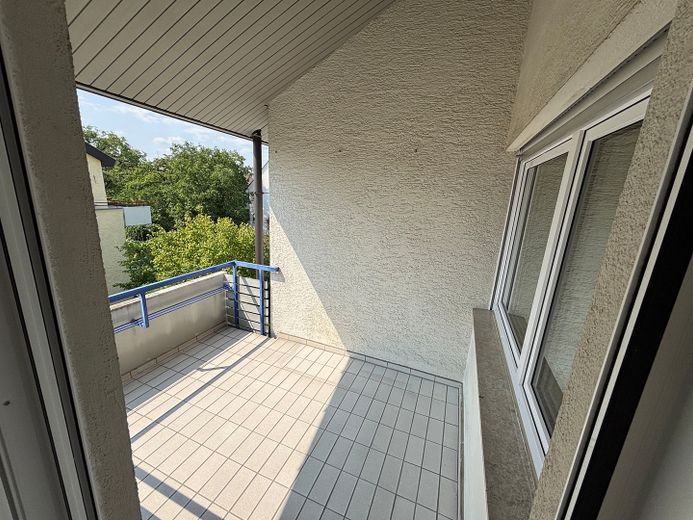 Sanierte ruhige Wohnung im Herzen von Korntal mit Garage, Balkonkraftwerk, Wallbox, 2 Sonnenbalkone – Süd Balkon