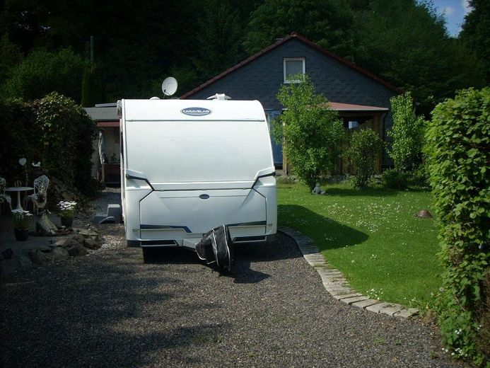 Einzigartige Lage! Freistehendes Einfamilienhaus am Waldesrand – Stellplatz/Garten