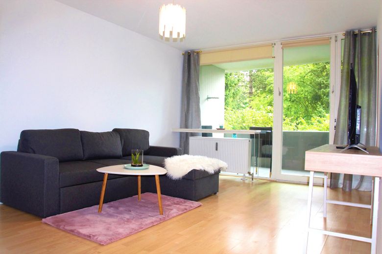 Möblierte Wohnung, Pool & Sorglos-Investment in Augsburg-Göggingen – Wohnzimmer 