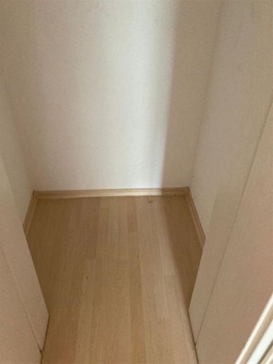 Gemütliche 3-Zimmer mit Laminat, Wannenbad und Einbauküche in guter Lage! – PHOTO-2022-12-09-11-09-36_4
