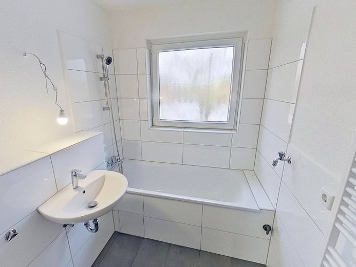 Ein perfektes Familiennest: Moderne 4-Zimmer-Wohnung mit BALKON und Tageslichtbad – Ansicht I: Bad