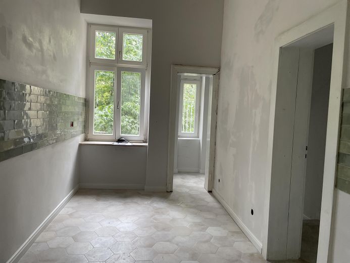 Esclusivo appartamento di 5 locali completamente ristrutturato con finiture di pregio, giardino, area barbecue e parco giochi – Foto 2