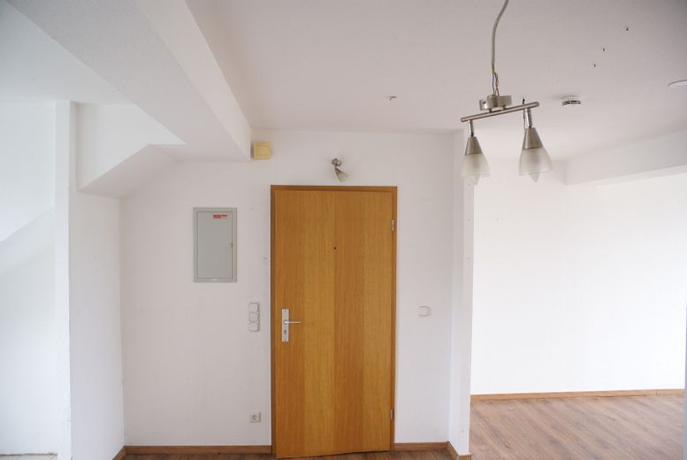 Dortmund-Kirchlinde’de güney balkonlu güzel, yenilenmiş 2 odalı daire 1.11.26 tarihinden itibaren kiralık – Flur
