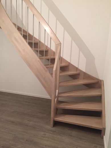 Treppe EG zu Souterrain