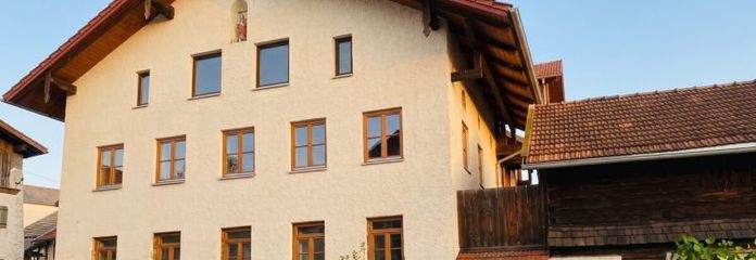 Historyczny zespół gospodarski z duszą w spokojnej lokalizacji na obrzeżach