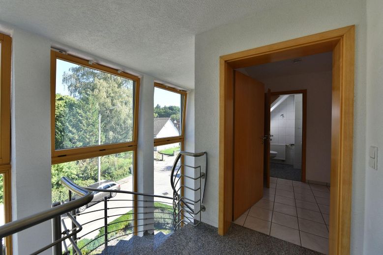 Ampiezza su due livelli – esclusiva maisonette con terrazza sul tetto e vista panoramica – Foto 2
