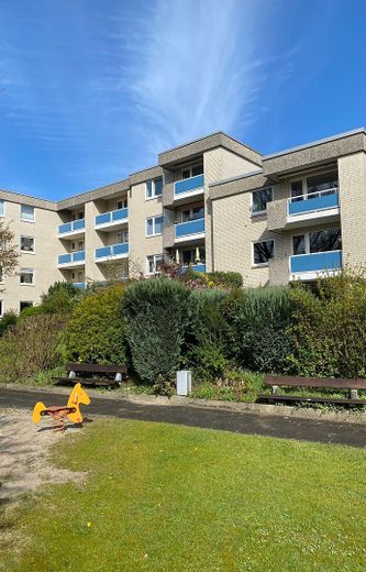 Charmante 4 - Zi.-Whg., vermietet, lukrative Kapitalanlage, provisionsfrei – Blick vom Garten auf Balkon