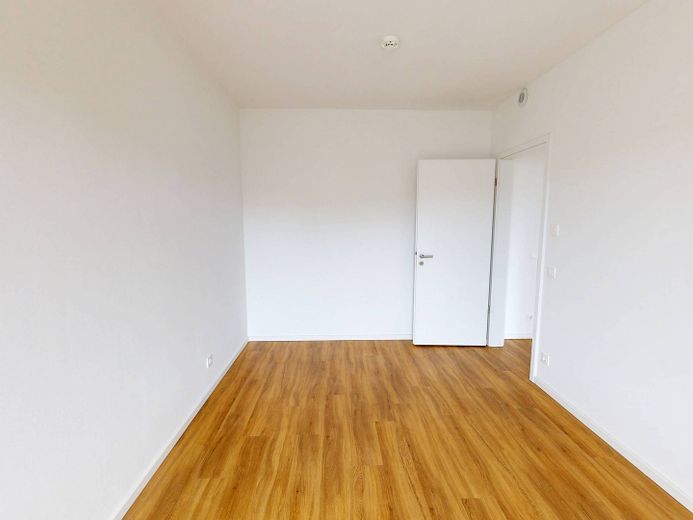 Wohntraum in Rissen: 3-Zimmer-Dachgeschosswohnung mit 2 Dachterrassen, eigenem Lift, EBK uvm. – Ansicht II: Schlafzimmer II