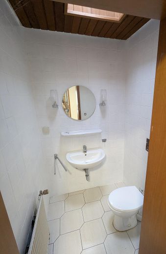 Bungalow adatto alle famiglie, vicino al centro e ben collegato – Gäste WC