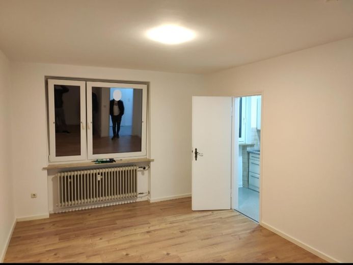 Investment property in Neuburg – approx. 4.53% gross rental yield – commission-free from private owner – Wohnzimmer