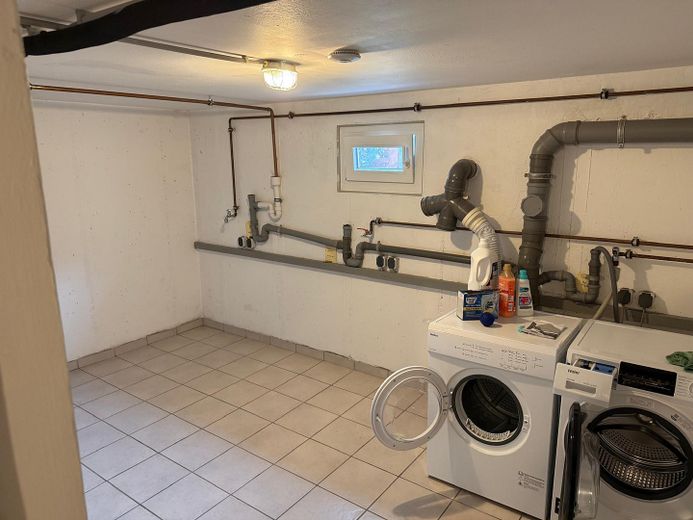 Luminoso piso de 2 habitaciones con encanto – Waschraum