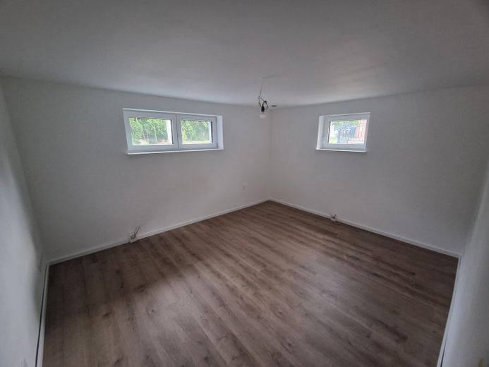 Erstbezug in Zepernick – Provisionsfreie KfW-40-EE Stadtvilla auf über 1.000 m² Grundstück – KG Büro Süd-West-Blick