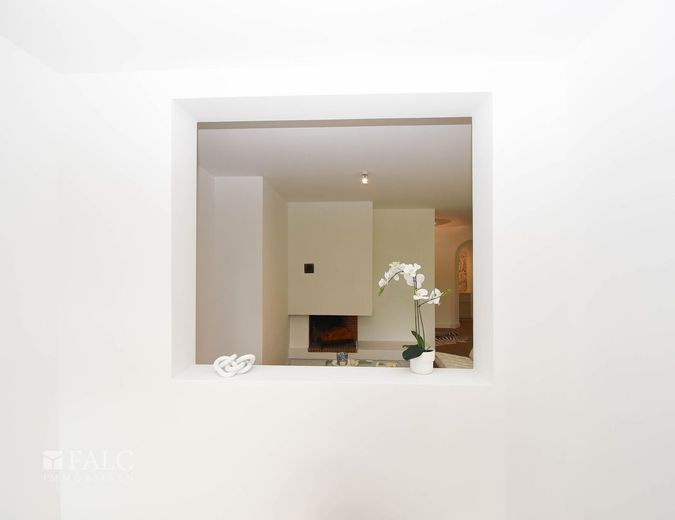 Komplett renovierte Luxus Maisonette im Grünen – Durchblick