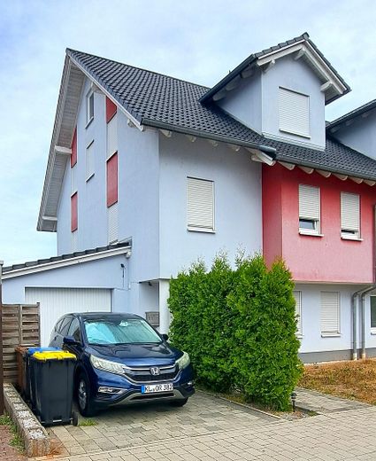 KL-Erfenbach, schöne DHH mit Doppelgarage – vorne