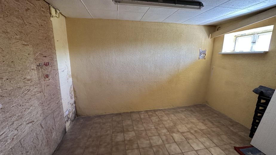 Eigenheim am SW-Stadtrand mit schönem Garten – im Heizungskeller