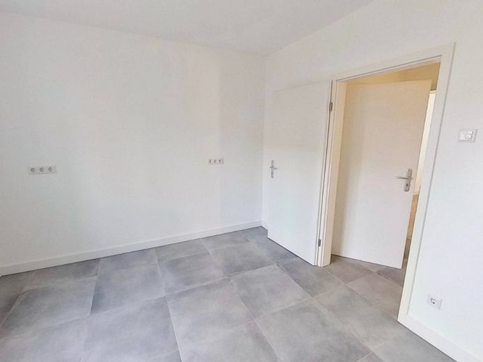 Helle 2-Zimmer-Wohnung mit Tageslichtbadezimmer und großem Balkon – Ansicht II: Küche