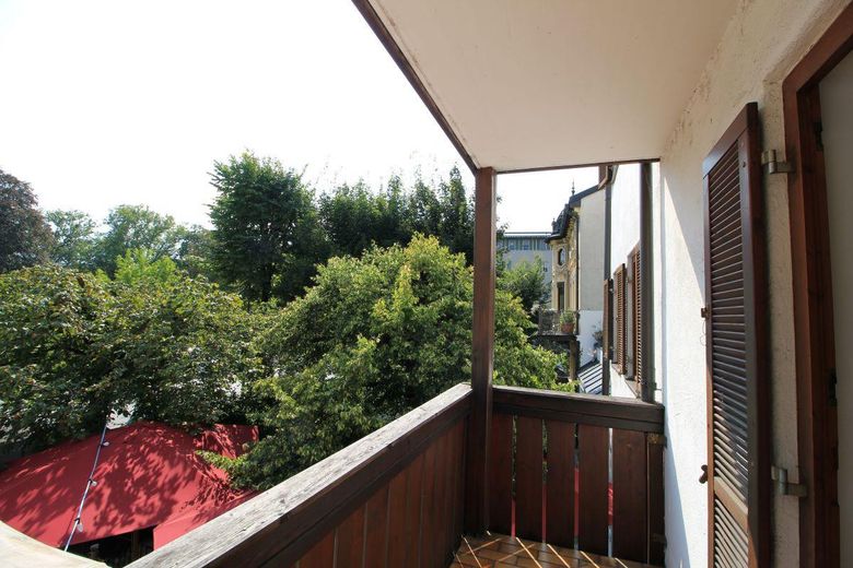Top location! Beautiful office directly at Max-Josefs-Platz. Balcony & mountain views. No commission! – Balkon-Loggia