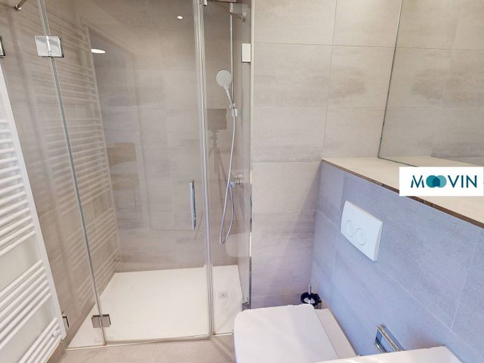 Möbliertes Smart-Apartment mit EBK, ALL-IN-MIETE, UVM. bei URBAN BASE – Ansicht II: Duschbad