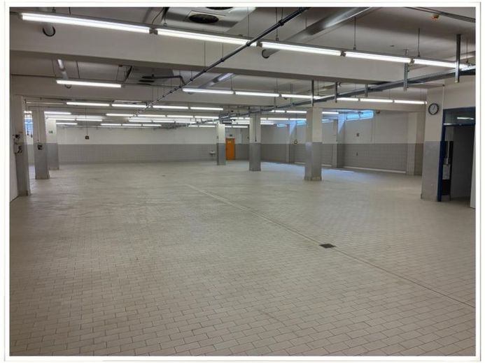 Production space 823 m², also suitable for food production, for rent in Nuremberg – Photo 1